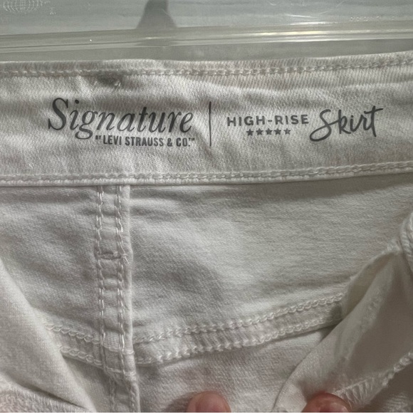 Levi's Signature High-Rise White Skirt - Picture 3 of 6